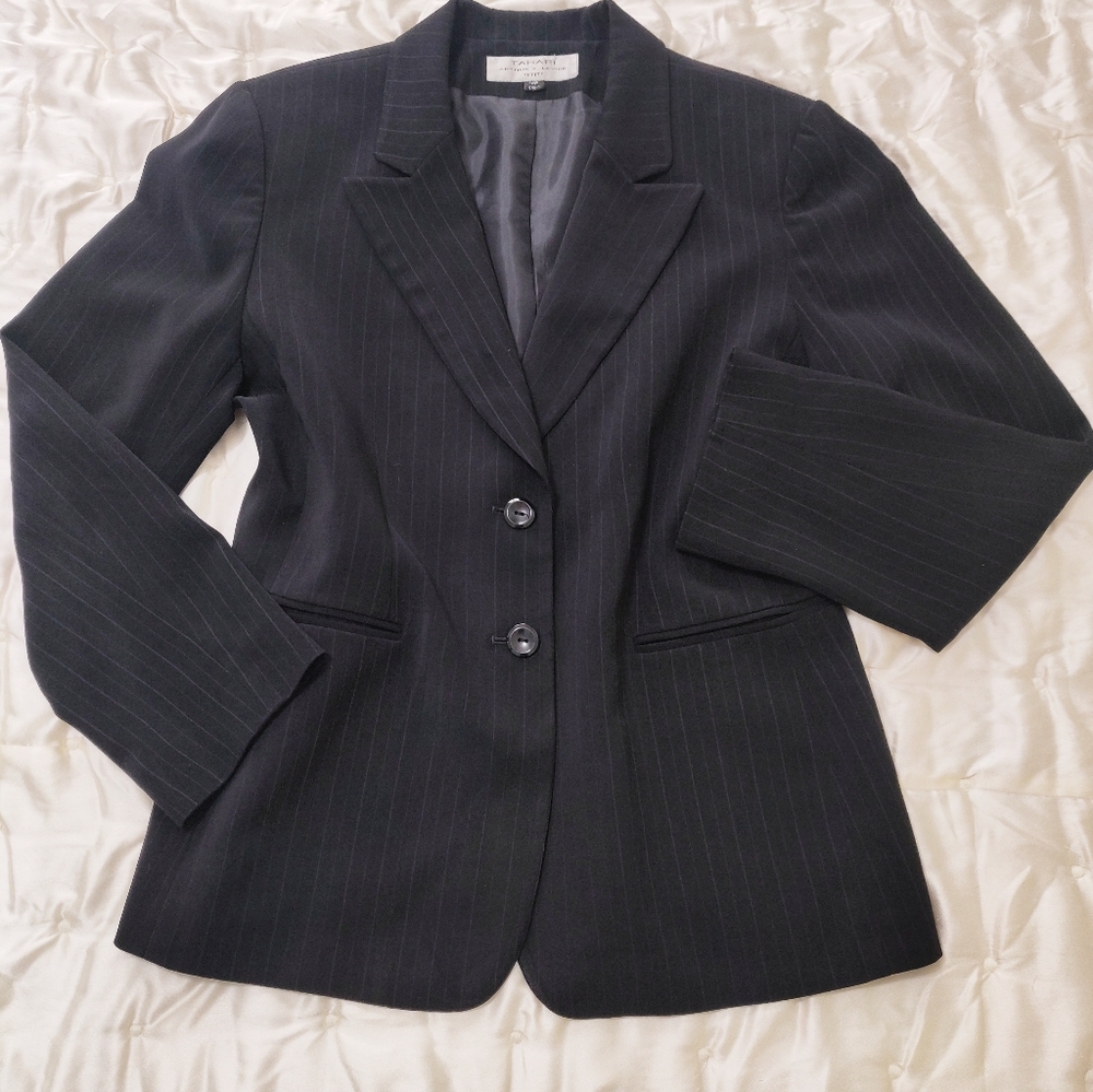 Tahari Pinstriped Blazer. - Picture 7 of 8
